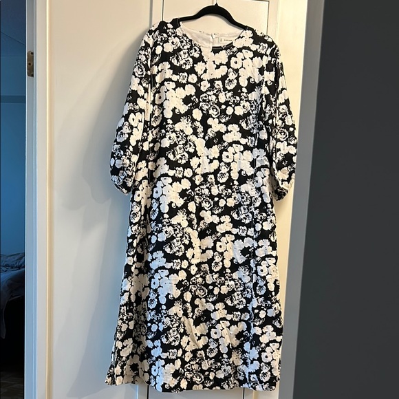 Everlane Dresses & Skirts - Everlane Floral Black and White Dress
